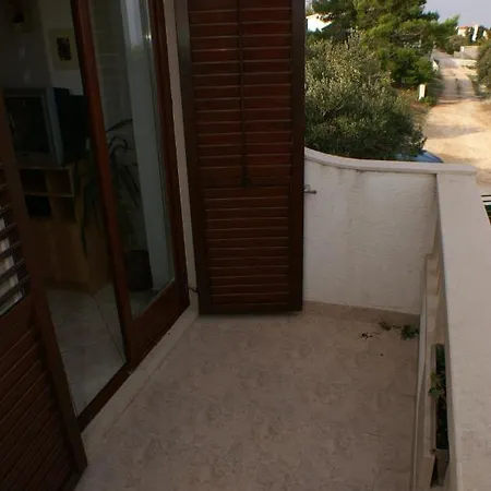 With A Swimming Pool Splitska, Brac - 2889 Apartment Splitska
