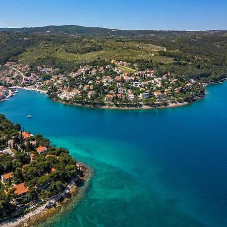 Apartamento With A Swimming Pool Splitska, Brac - 2889 Splitska
