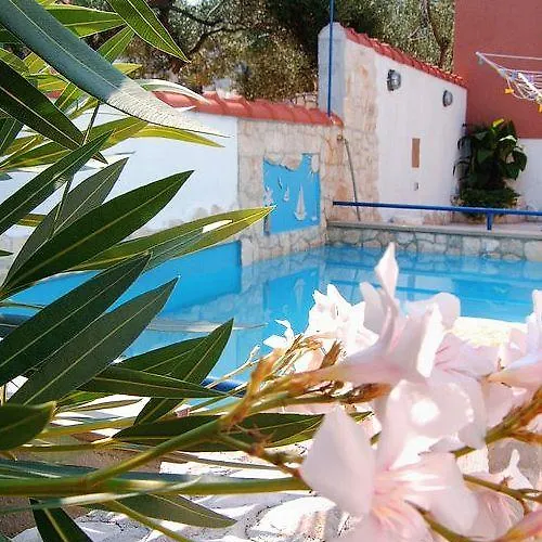 Apartmán With A Swimming Pool Splitska, Brac - 2889 *