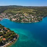 Apartment With A Swimming Pool Splitska, Brac - 2889 Splitska